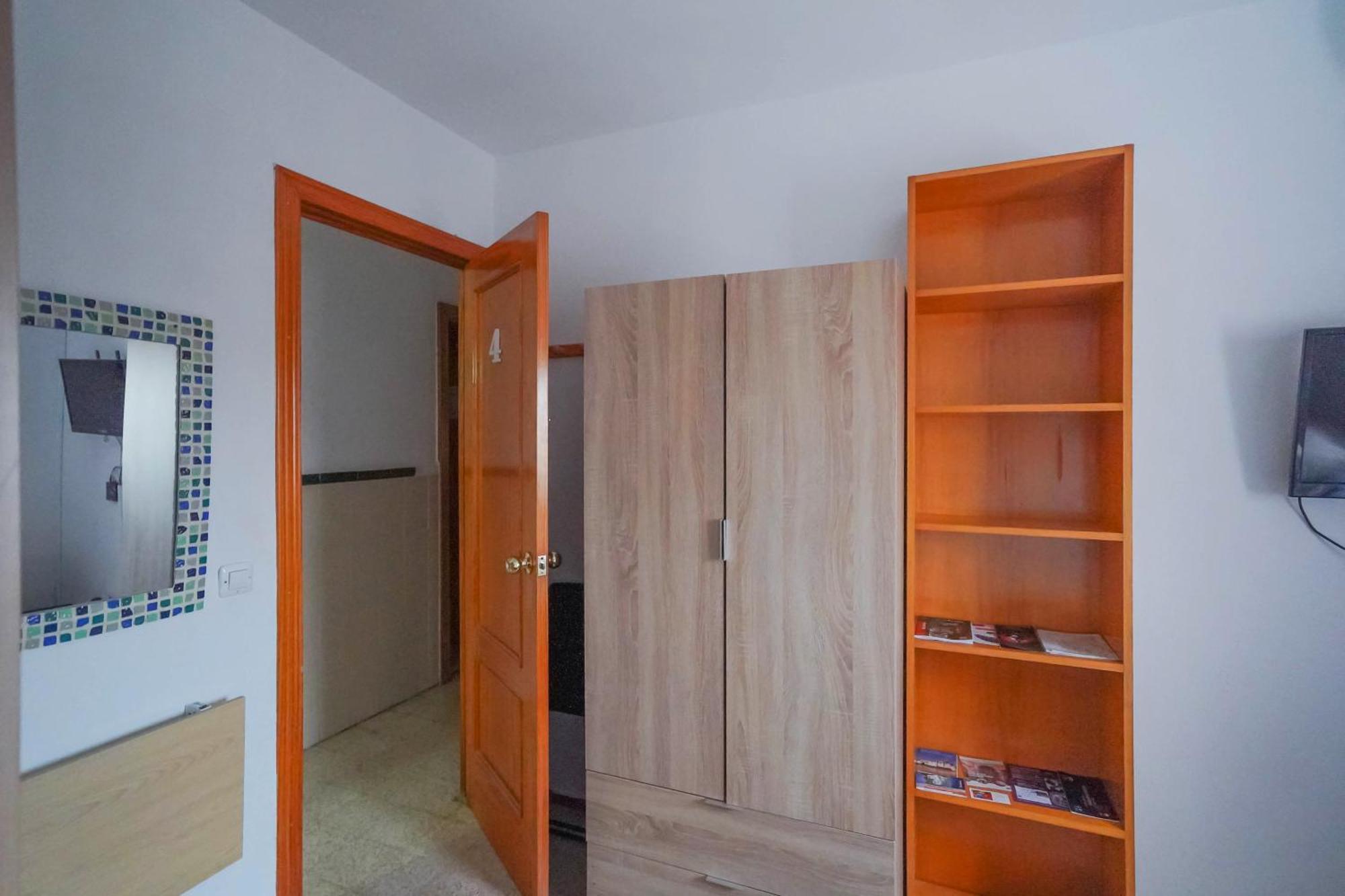 Habitaciones Privadas Con Cama Doble En Sevilla ภายนอก รูปภาพ