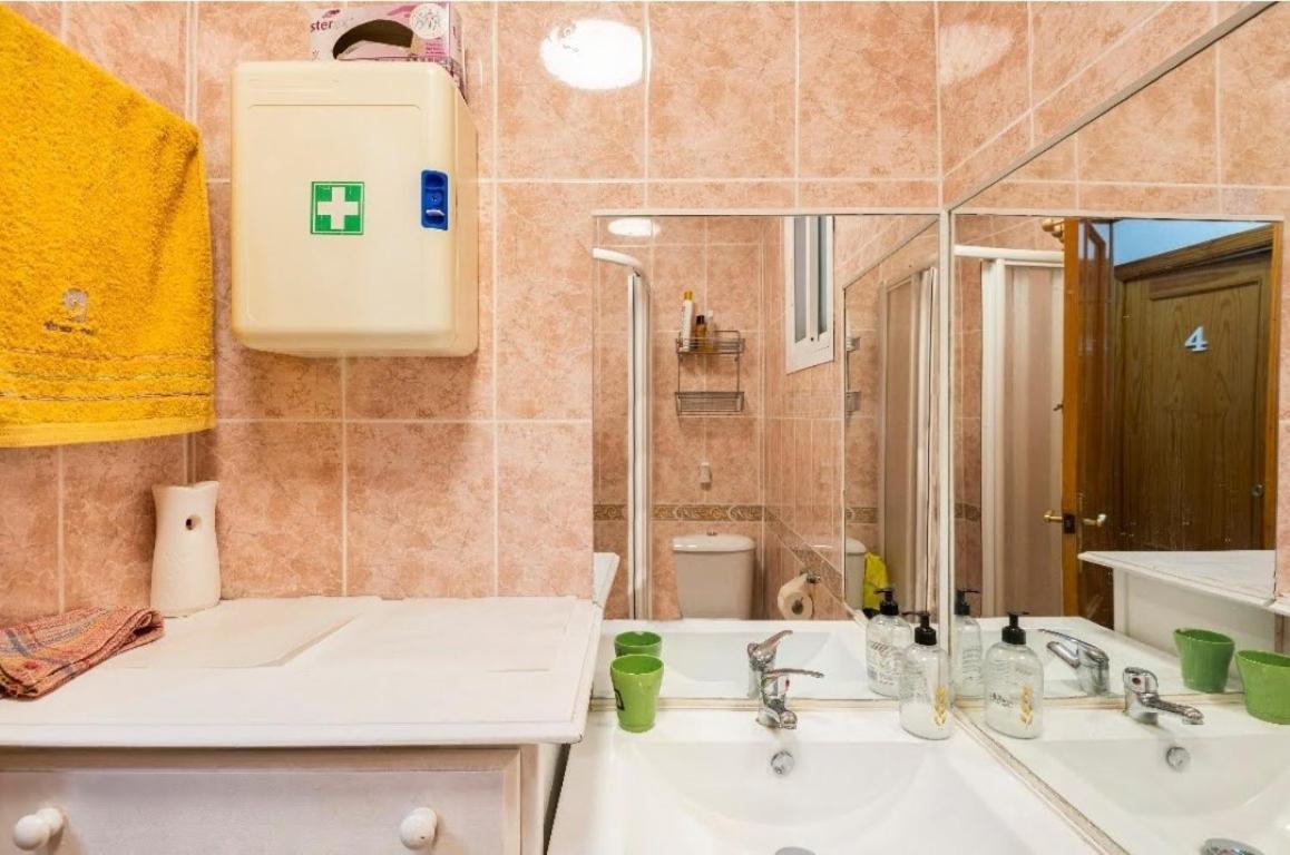 Habitaciones Privadas Con Cama Doble En Sevilla ภายนอก รูปภาพ