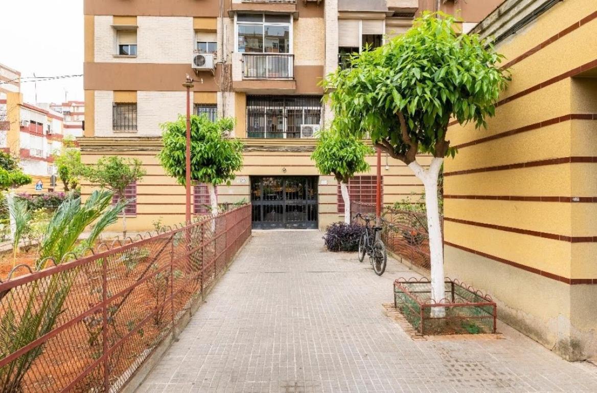 Habitaciones Privadas Con Cama Doble En Sevilla ภายนอก รูปภาพ