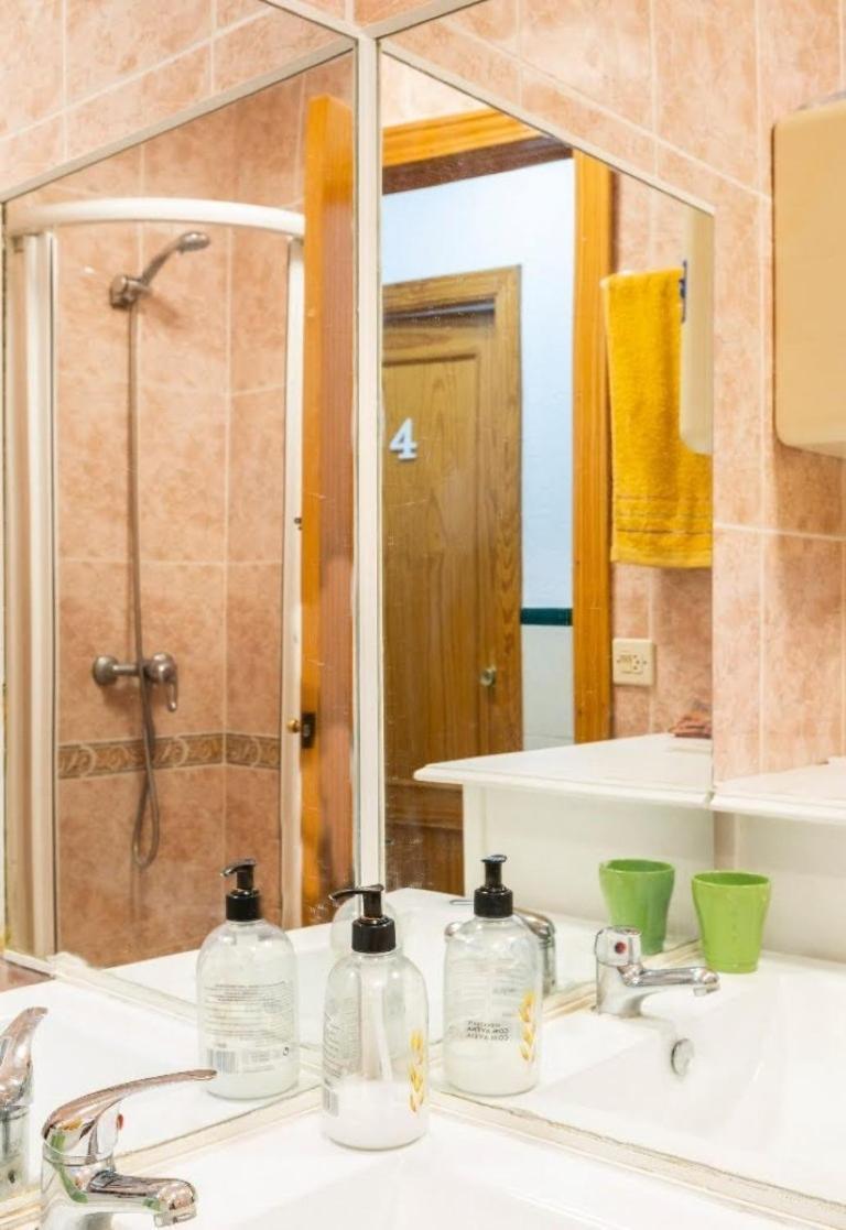 Habitaciones Privadas Con Cama Doble En Sevilla ภายนอก รูปภาพ