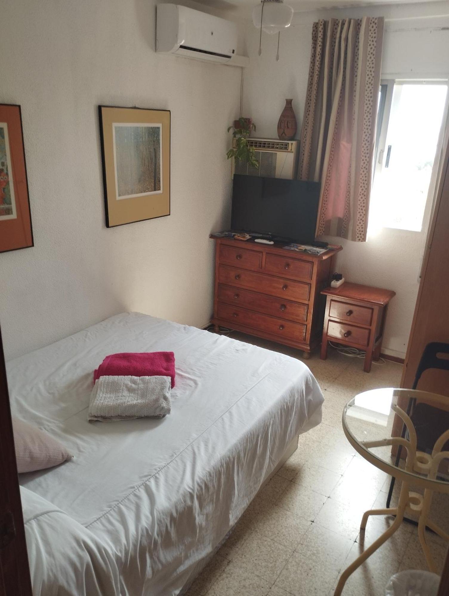 Habitaciones Privadas Con Cama Doble En Sevilla ภายนอก รูปภาพ